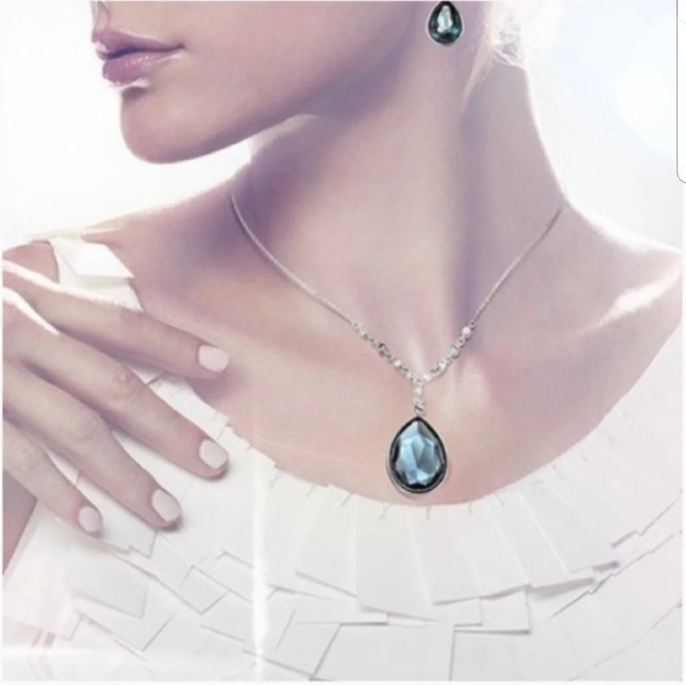 AUTHENTIC Swarovski Montana Blue Meringue Large Teardrop Necklace NIB
